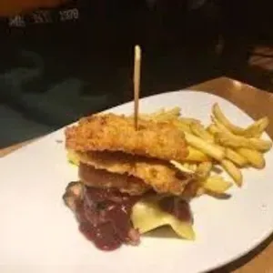 BBQ-Chicken-Stack-image-harvestermenuuk.com