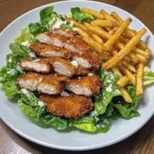 Kickin-Garlic-Caesar-Salad-with-Chicken-Fries-image-harvestermenuuk.com