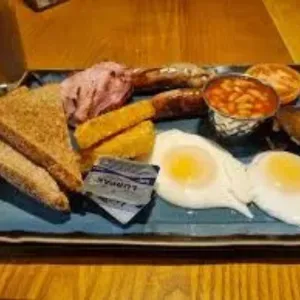 Kids-Sausage-Eggs-image-harvestermenuuk.com